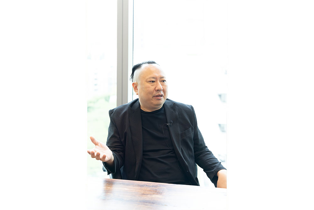 カルト宗教を自力で抜けた男が語る洗脳・国家・「寂しさ」の本質とは(前編)   Talked.jp